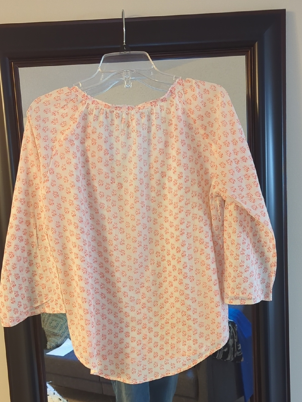 Velvet by Graham & Spencer Pale Orange Floral Split-Neck Blouse Size M - Picture 4 of 6